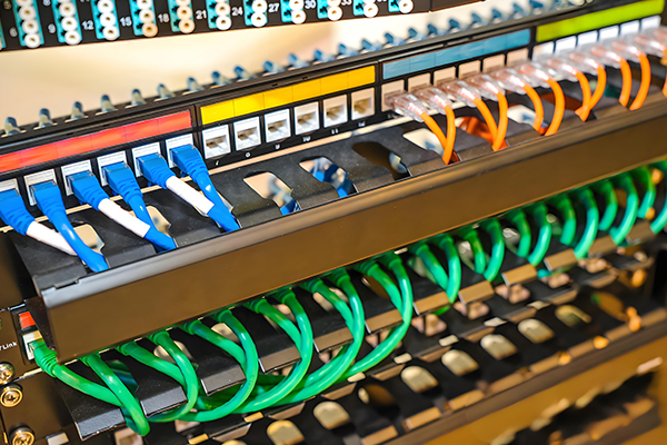 Optical fiber connections in data center